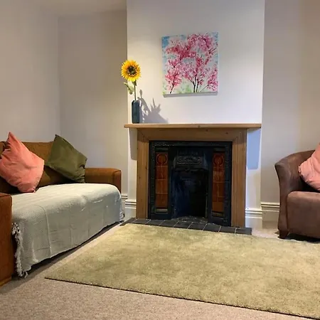 Cute Centrally Located Flat Bristol