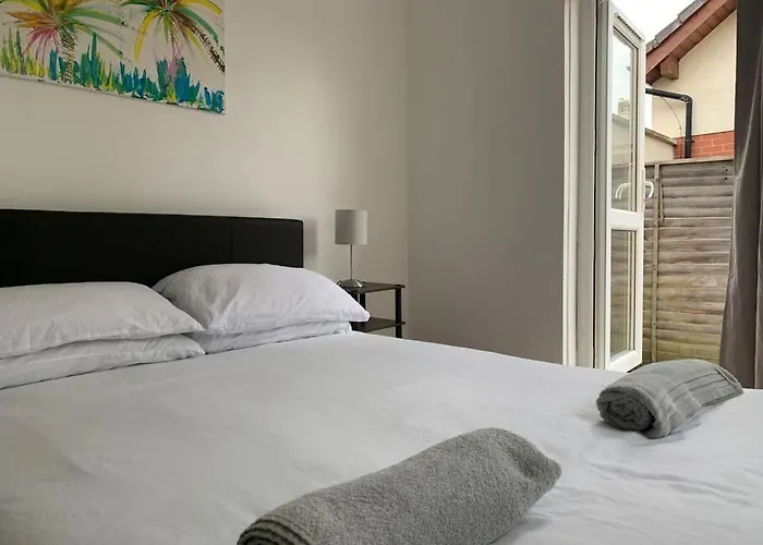 Cute Centrally Located Flat Апартаменти